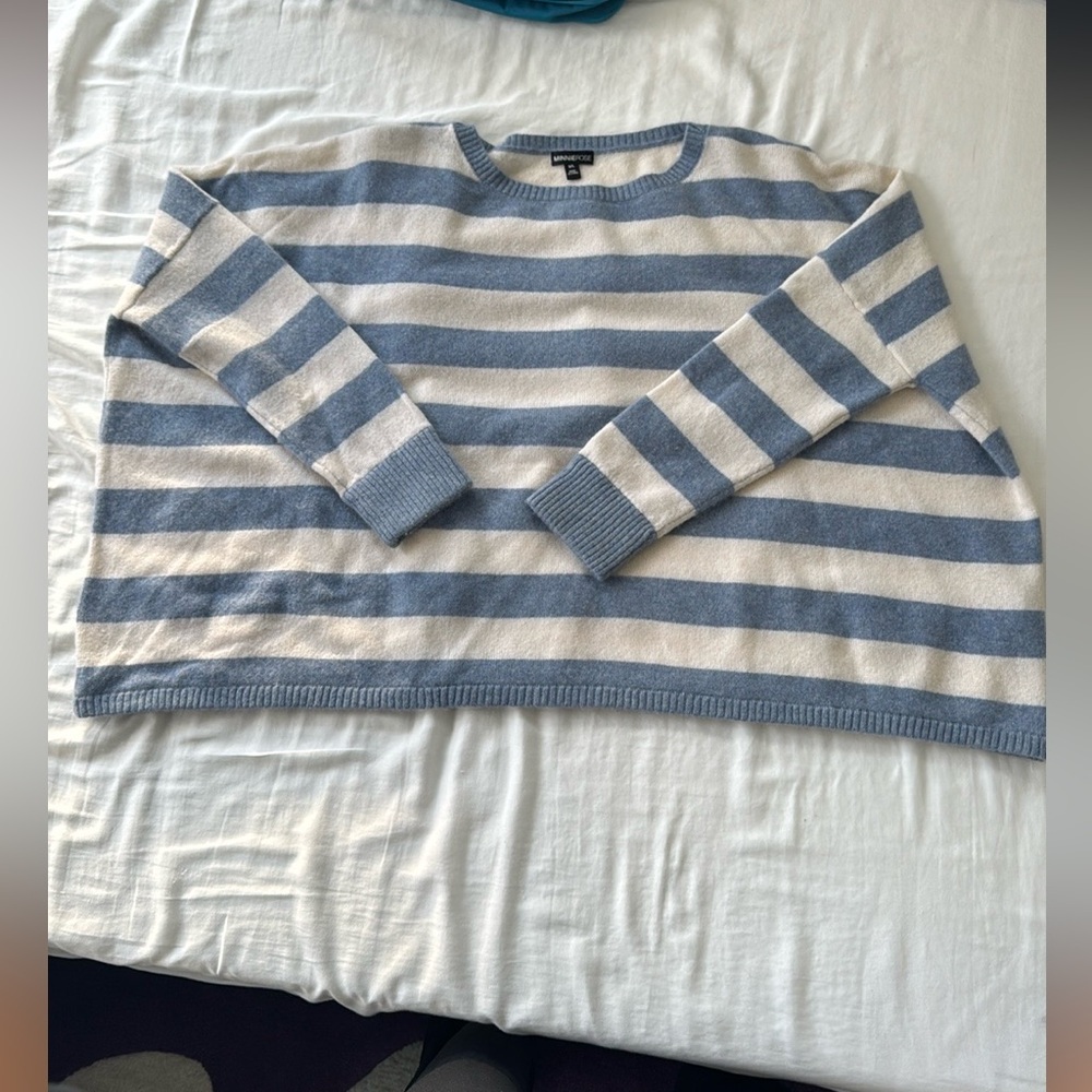 Light and warm Minnie Rose cashmere sweater in M/L